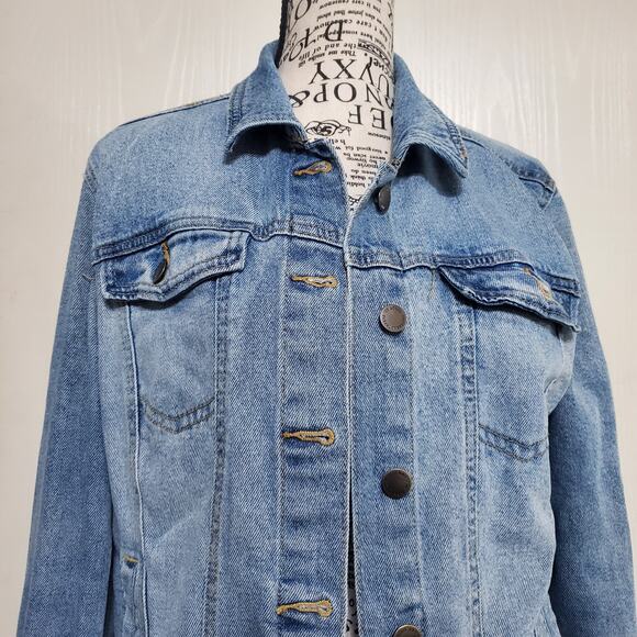 Universal Thread Freeborn Jacket Womens M Blue Jean Denim Trucker Button Pockets - Picture 2 of 7